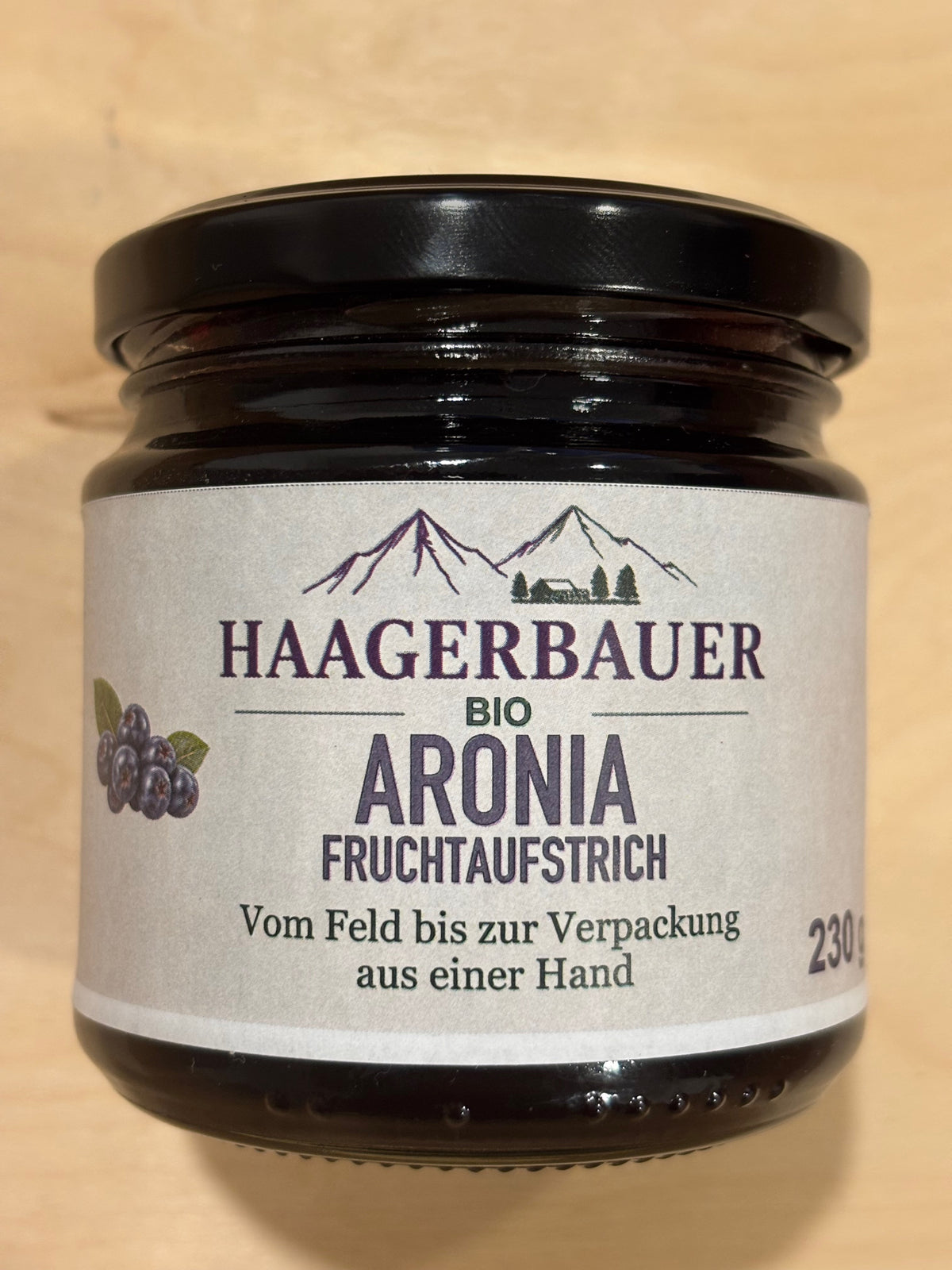 HAAGERBAUER Bio-Aronia-Fruchtaufstrich im 230-g-Glas, Vorderansicht